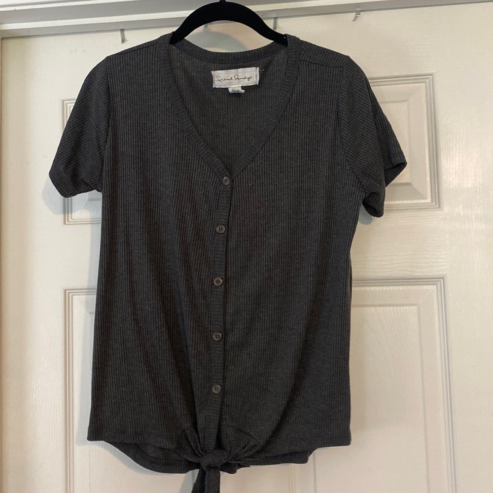 Grey short sleeve top